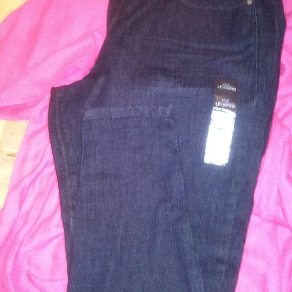 Never worn dark denim Levi's